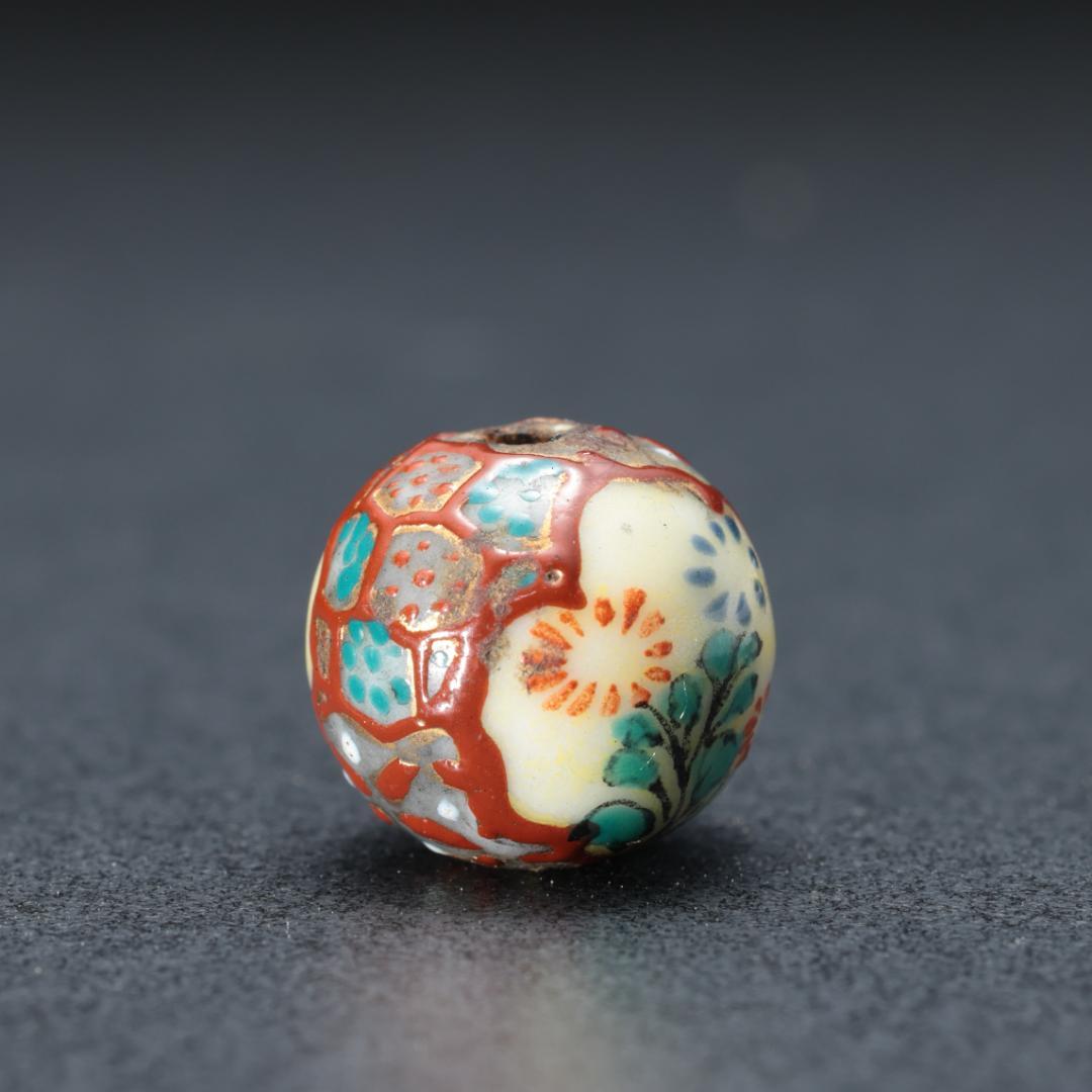 緒締め玉　窓絵に草花　陶磁器製　骨董　胴乱　印籠　R1460
