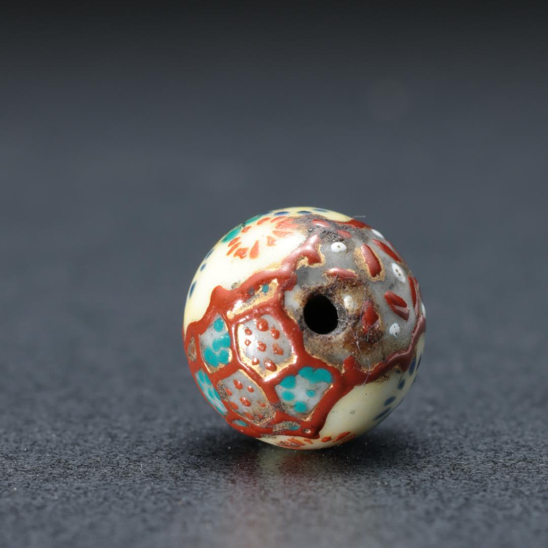 緒締め玉　窓絵に草花　陶磁器製　骨董　胴乱　印籠　R1460