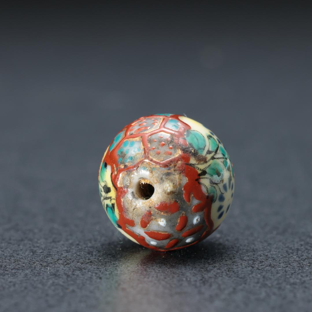 緒締め玉　窓絵に草花　陶磁器製　骨董　胴乱　印籠　R1460