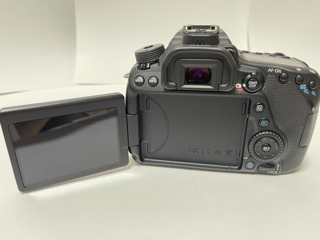 デジタルカメラ Canon EOS 80D EF-S 18-135 IS USM Kit