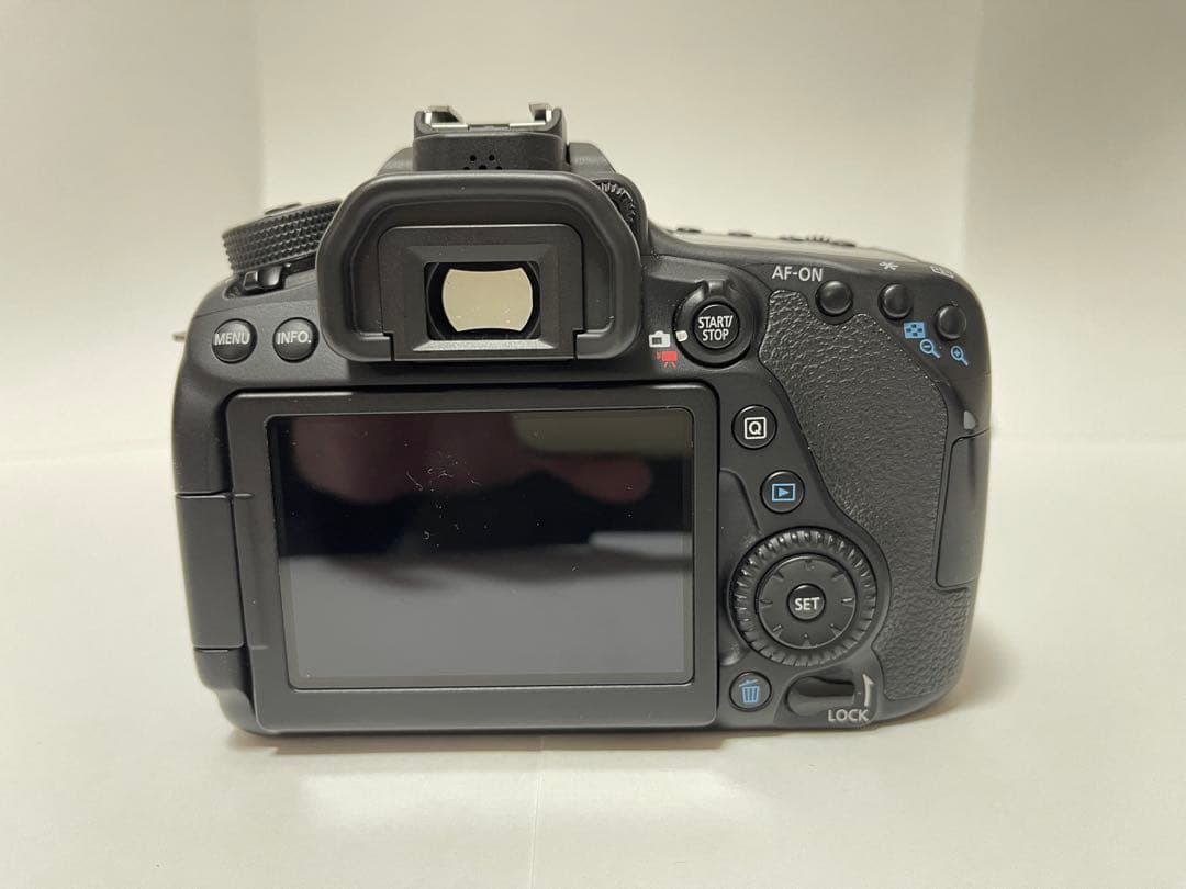 デジタルカメラ Canon EOS 80D EF-S 18-135 IS USM Kit