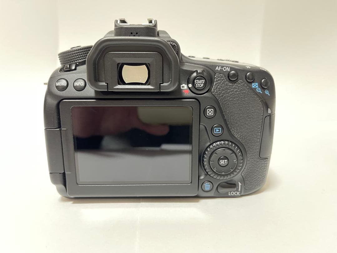 デジタルカメラ Canon EOS 80D EF-S 18-135 IS USM Kit