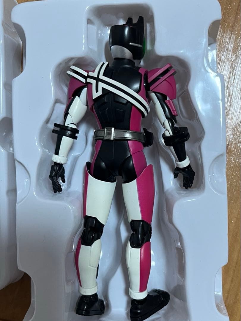 S.H.Figuarts(真骨彫製法) 仮面ライダーディケイド(ネオディケイド…