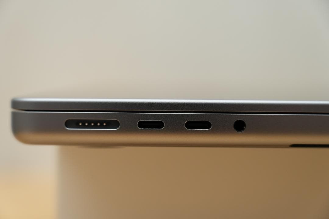 美品 MacBook Pro 14インチ M1 Max / 32GB / 1TB