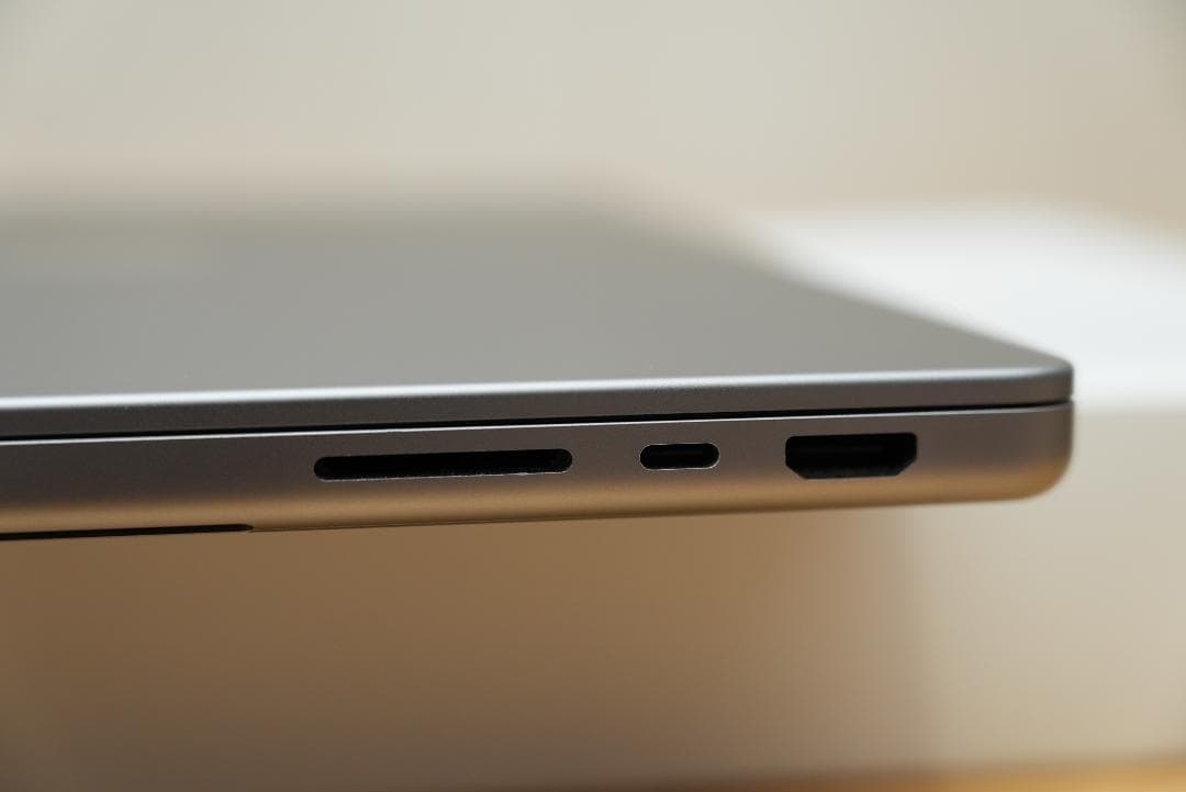 美品 MacBook Pro 14インチ M1 Max / 32GB / 1TB