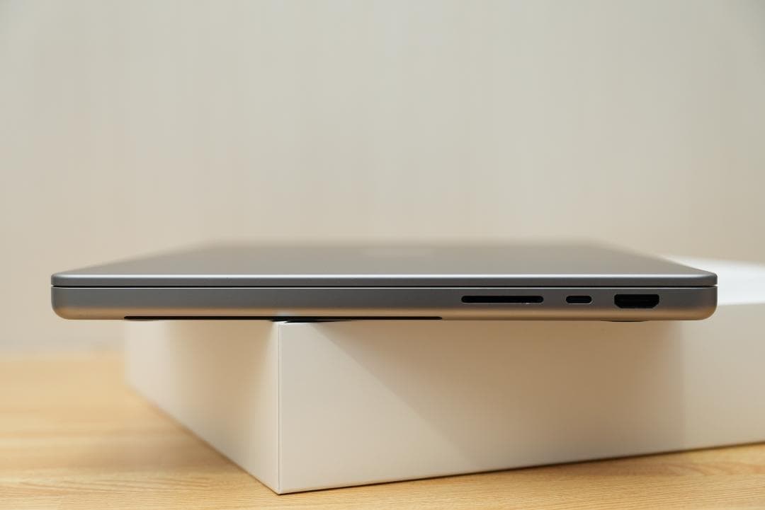 美品 MacBook Pro 14インチ M1 Max / 32GB / 1TB