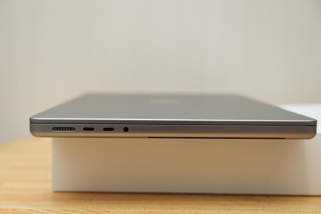 美品 MacBook Pro 14インチ M1 Max / 32GB / 1TB