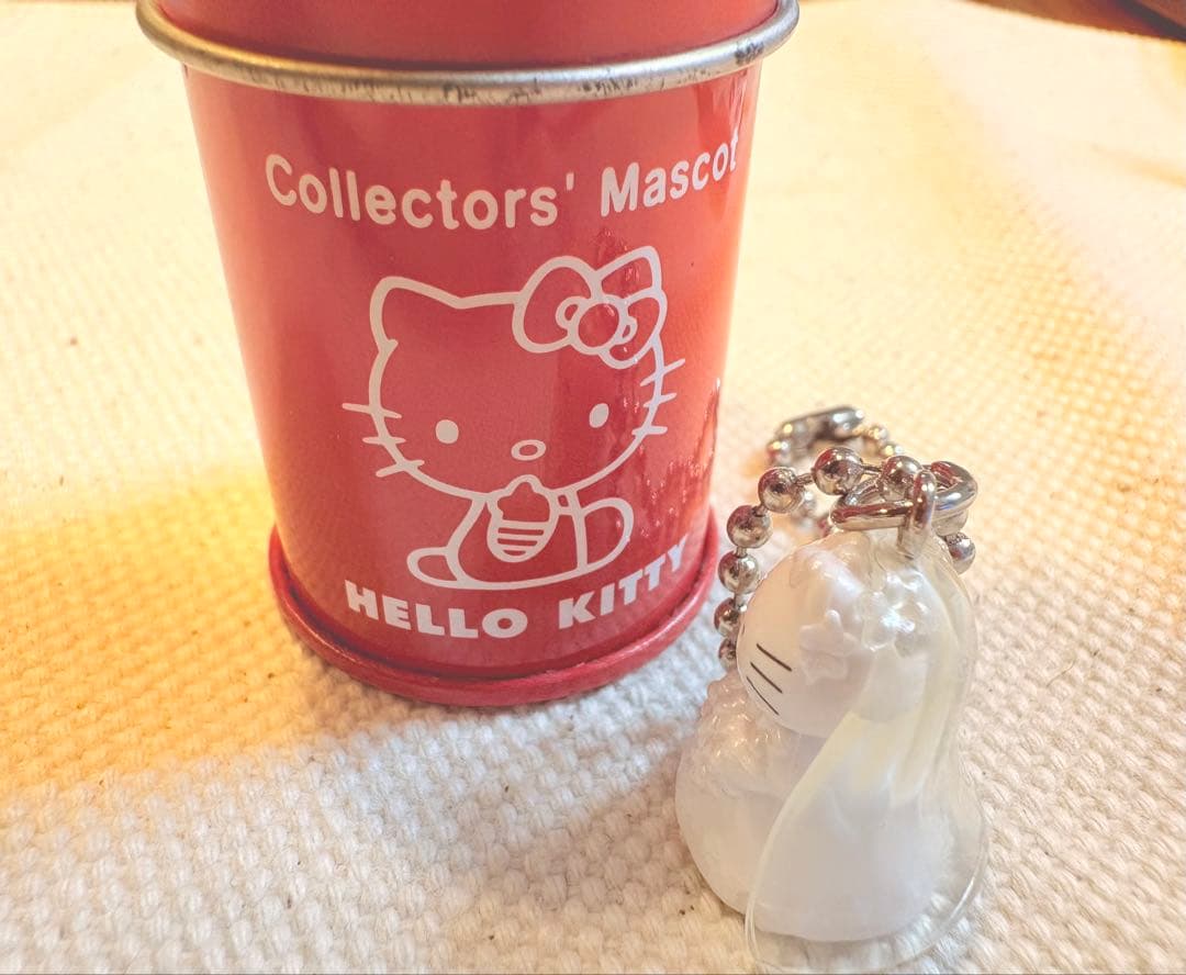 HELLO KITTY コレクターズマスコット缶付き