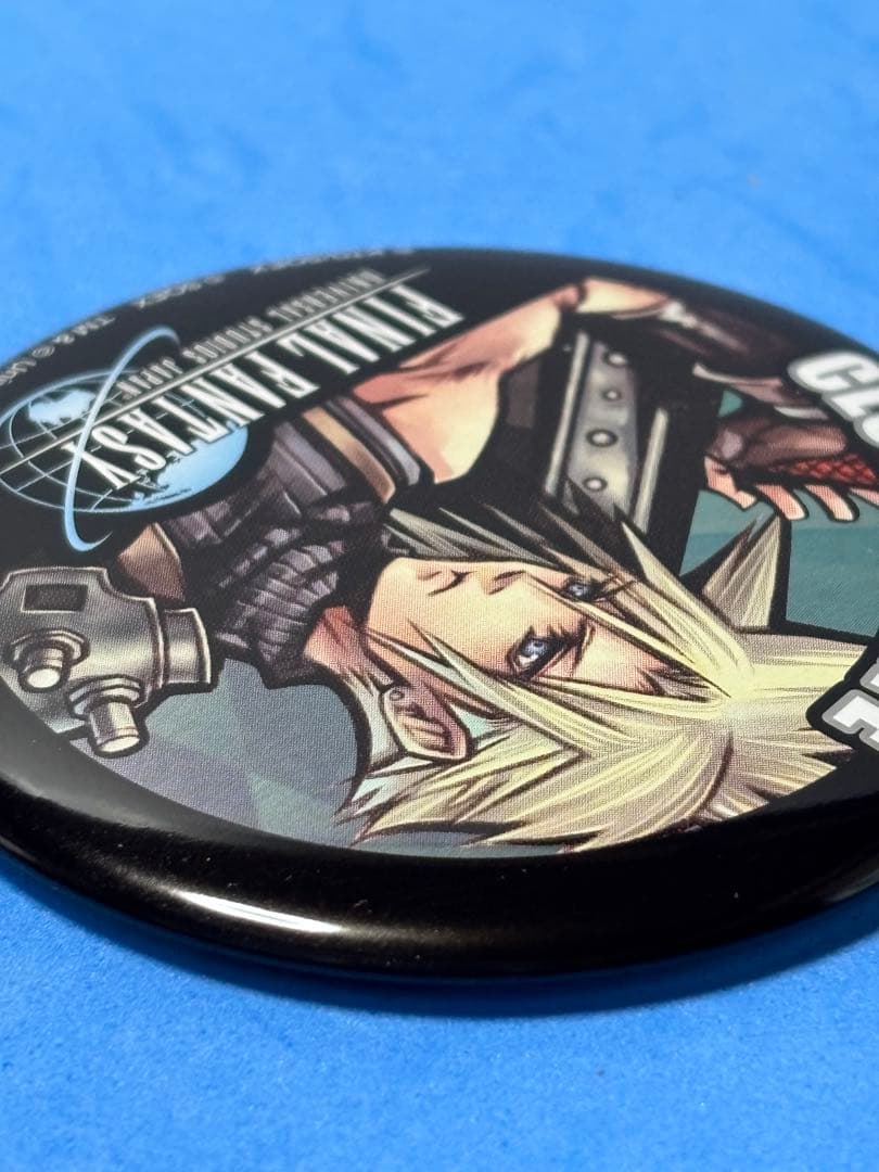 FF7 クラウド ディシディアFF USJ ユニバコラボ限定缶バッジ　カバー付き