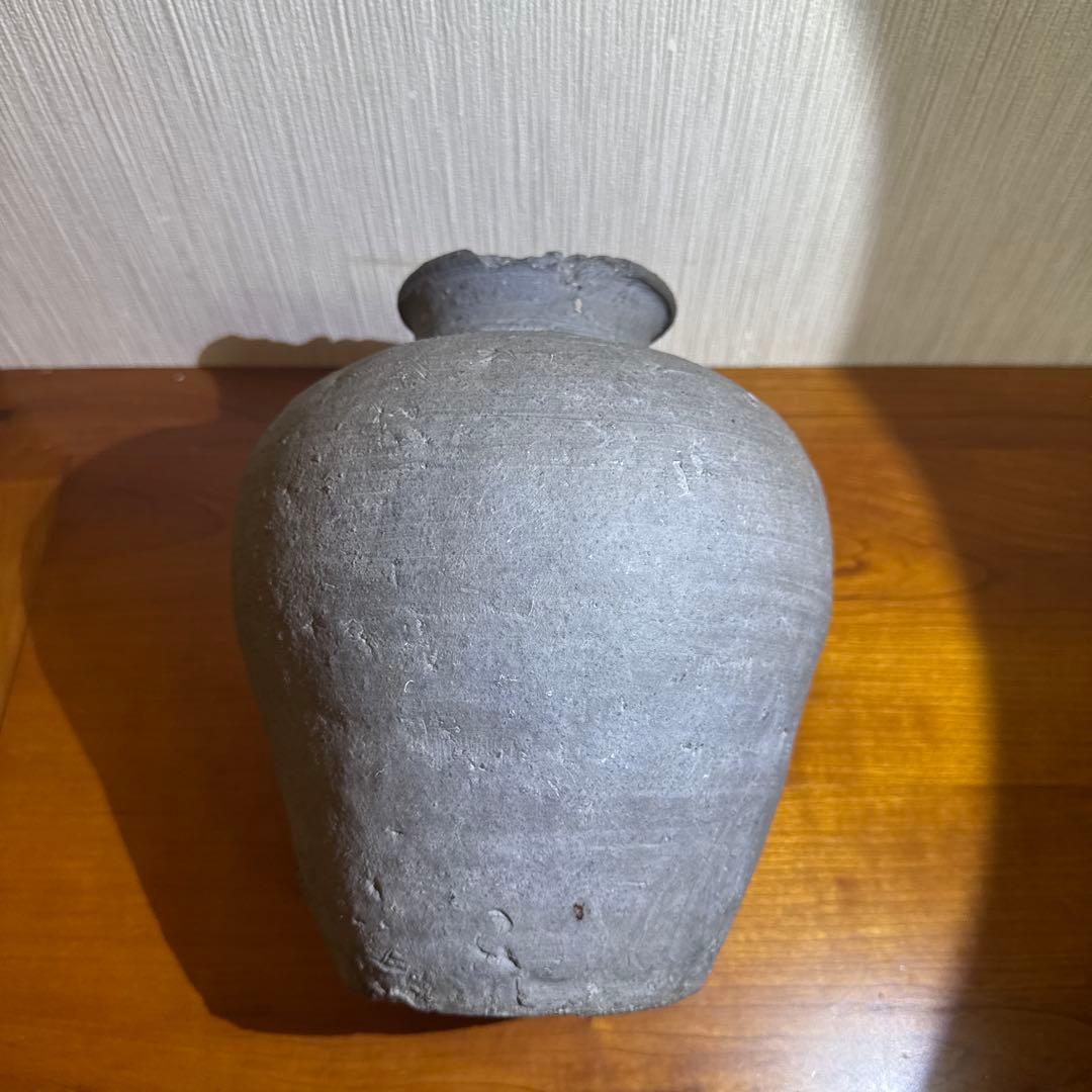 グレー陶器の広口壺