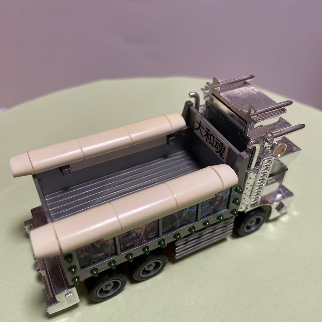 2322.デコトラミニカー