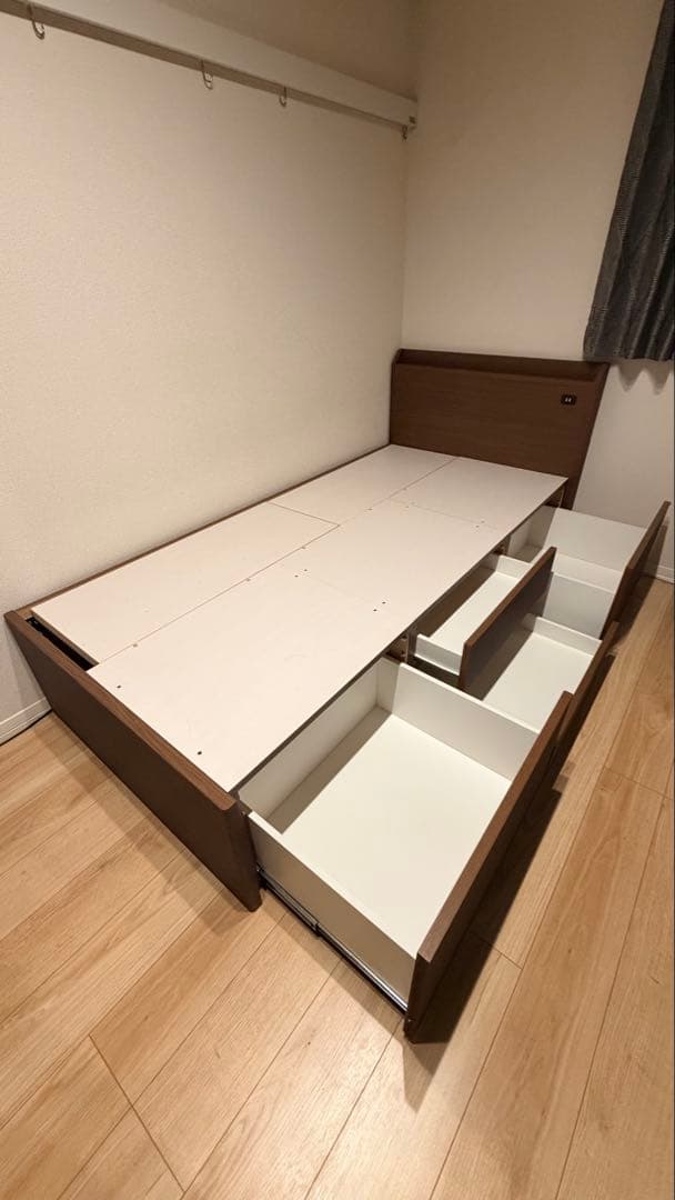 ニトリシングルベッドフレーム 圧倒的収納力（引出5杯&床板下:総容量495Ｌ）
