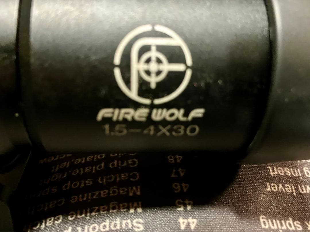 FIRE WOLF実銃用スコープ　1.5-4×30 レティクル赤青緑