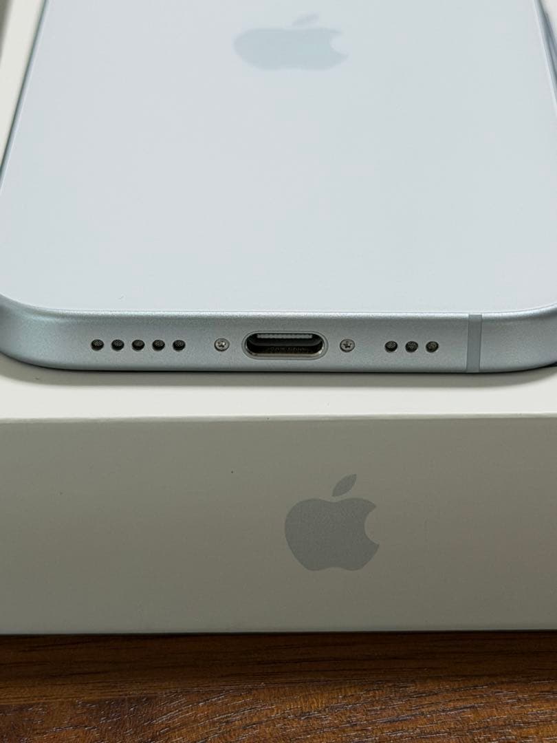 【美品】iPhone 15 256GB ブルー SIMフリー【付属品完備】