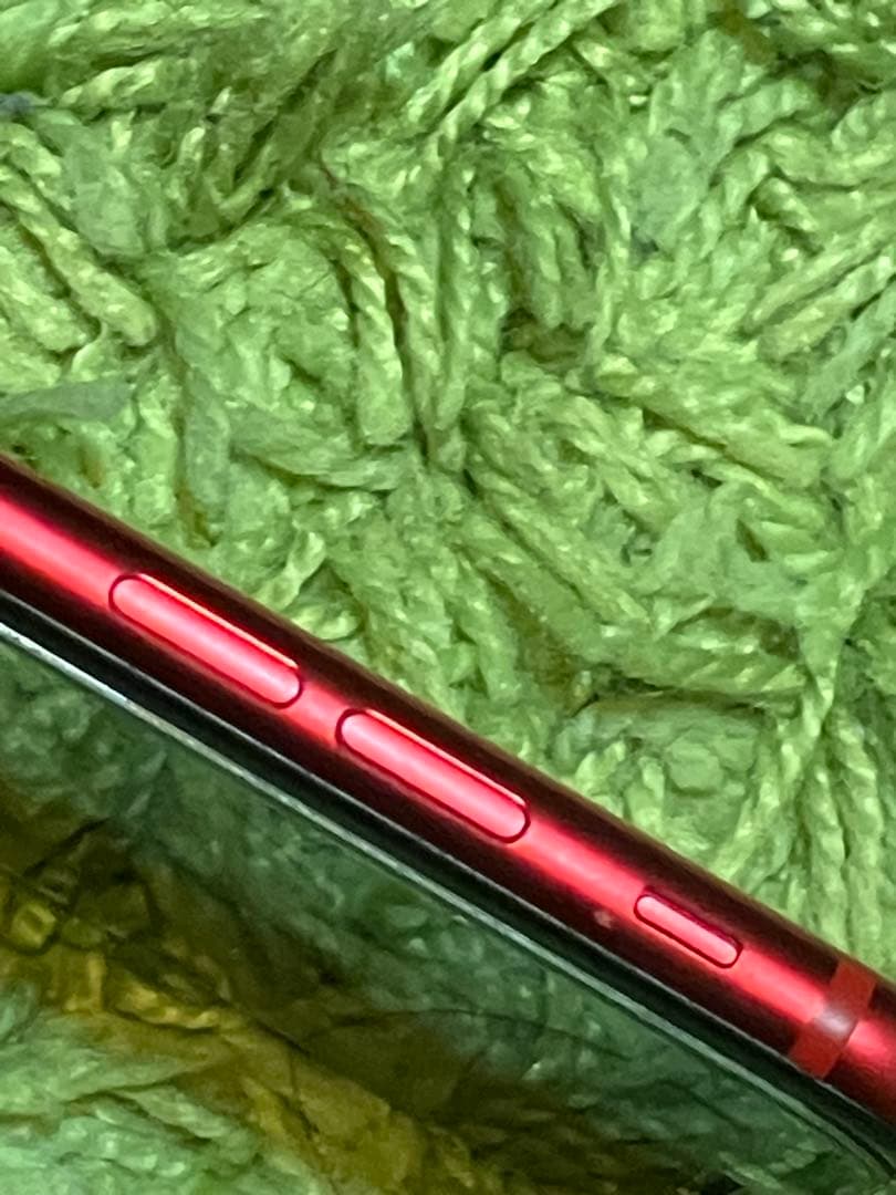 美品Apple iPhone SE (第2世代) PRODUCT(RED)