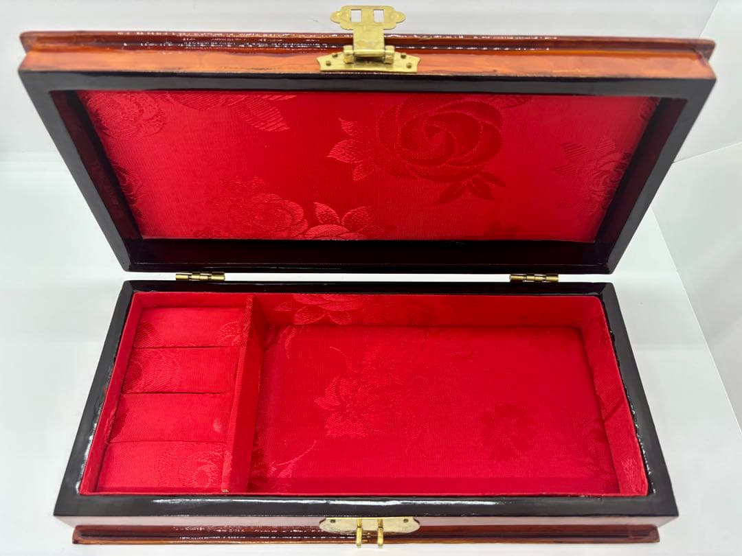 朱塗り 彫刻入り 木製ジュエリーボックス 鍵付き　P-3