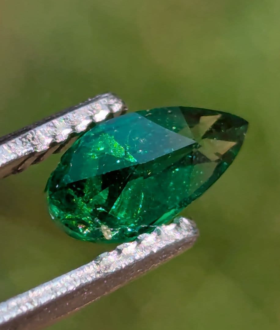 天然グリーンガーネット 1.1ct マーキスカット 深緑色 ルース