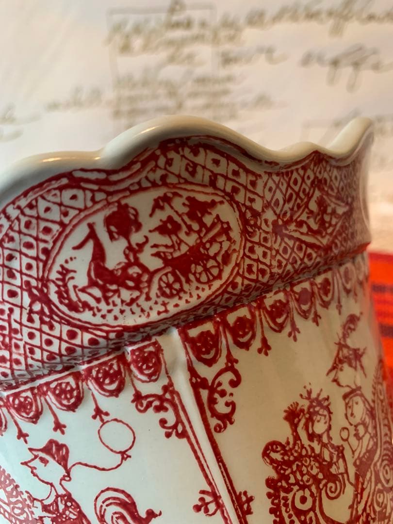 ビヨンヴィンブラッド　激レア・ビンテージのメリーゴーランド型の蓋物可愛すぎます！