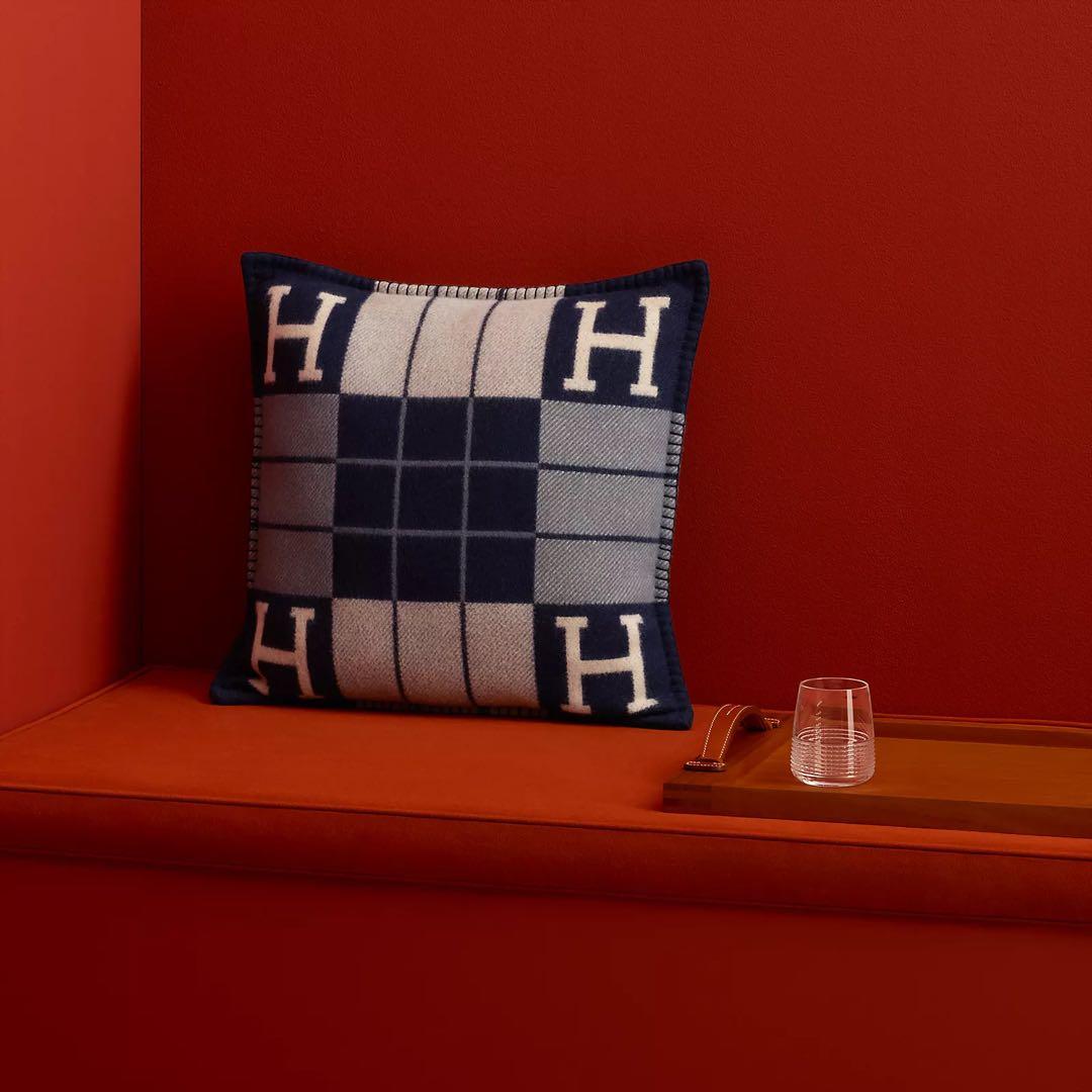 HERMES エルメス アヴァロンIII クッション ネイビー