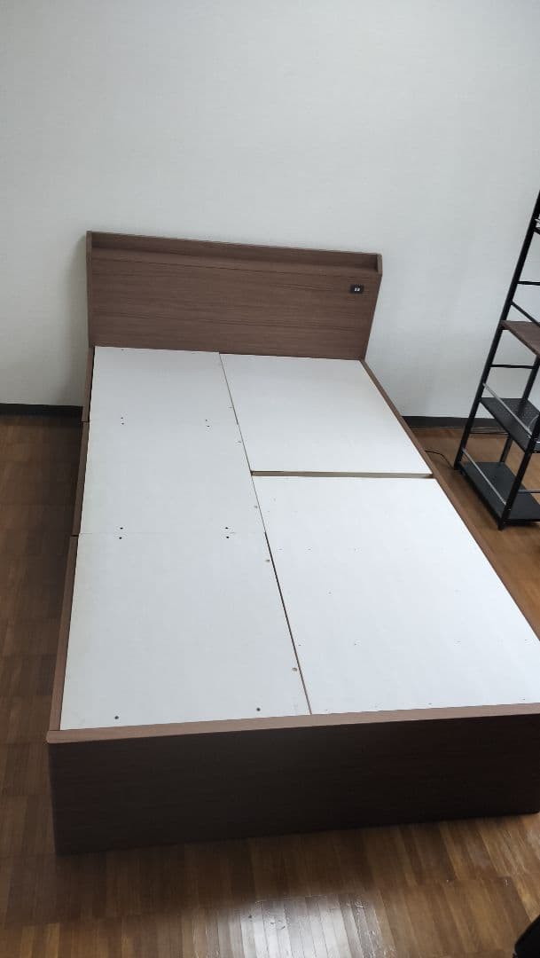 ニトリベッドフレーム セミダブル(大津市近隣配達無料、引き取りなら値引)