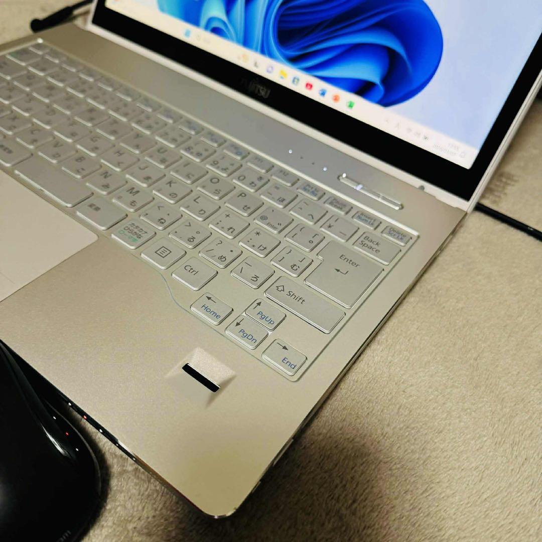 S303 富士通ノートパソコンi5高速SSDコンパクトWEBカメラWin11