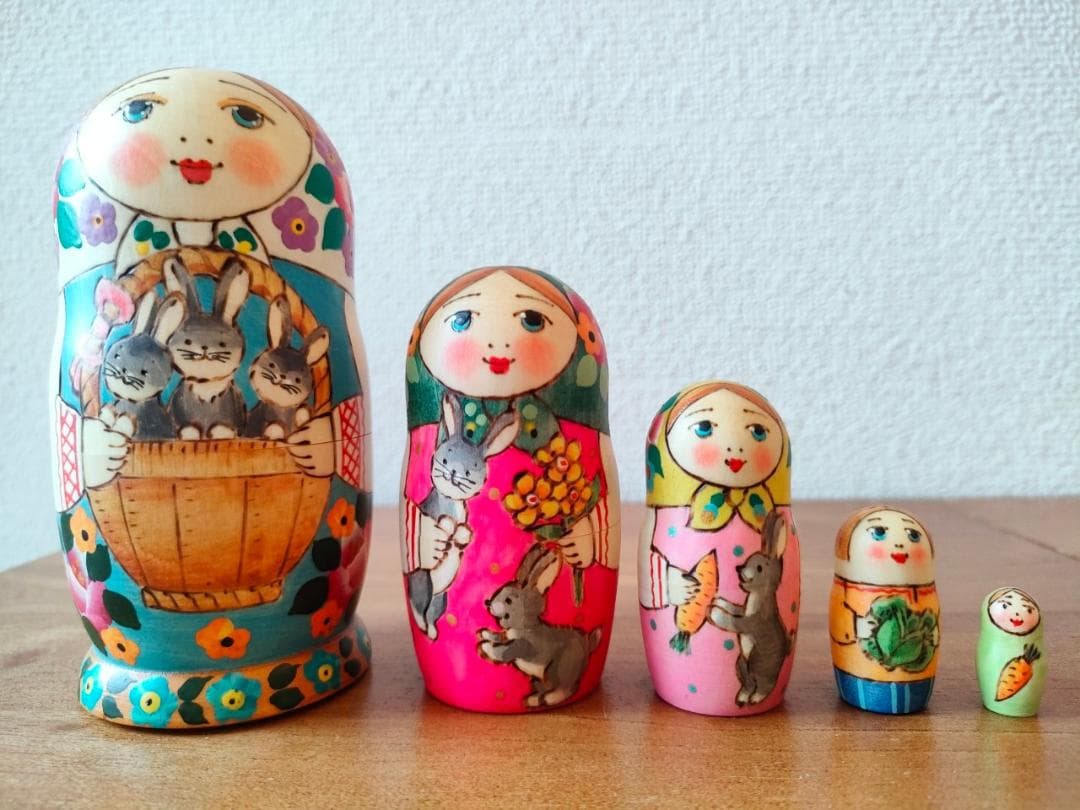 【LYH128】北欧ロシア雑貨 マトリョーシカ リューバ作 3匹のウサギ