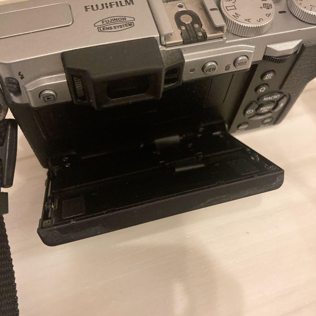 FUJIFILM デジタルカメラ FX-X30 シルバー【箱 説明書 付き】美品