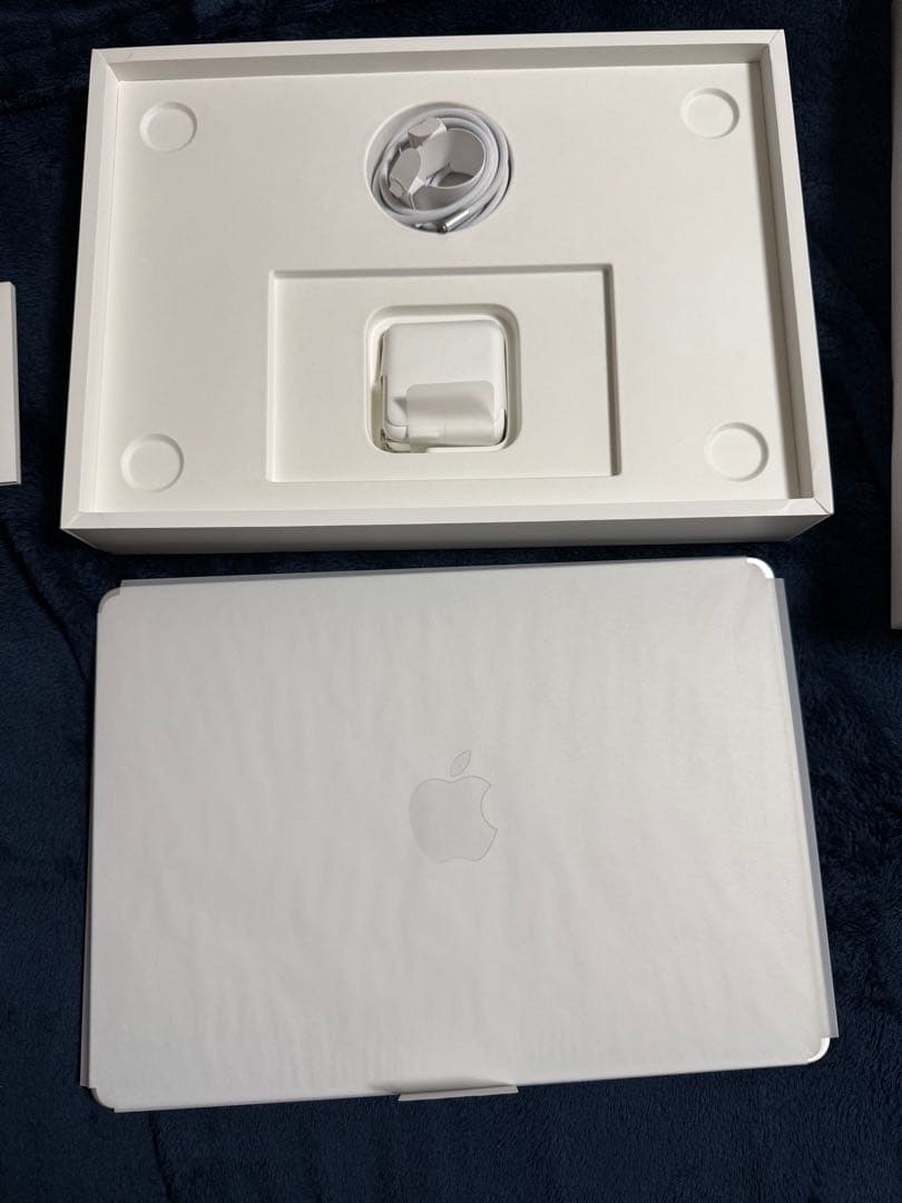 美品　MacBook Air M3 シルバー 256GB メモリ8GB