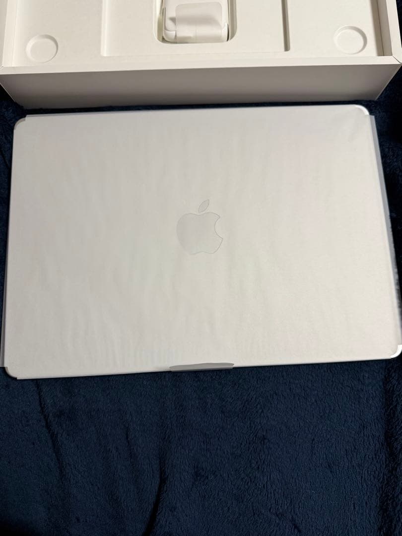 美品　MacBook Air M3 シルバー 256GB メモリ8GB