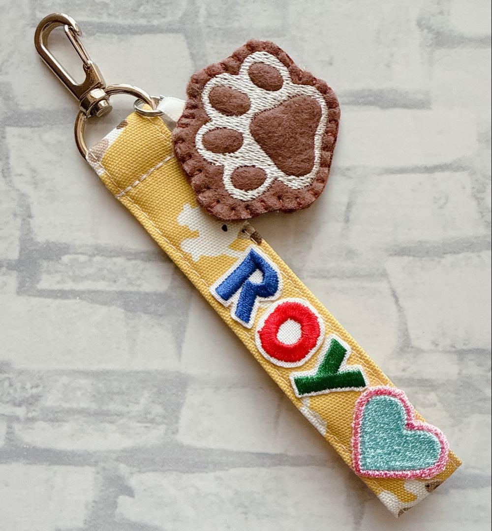 ハンドメイド　刺繍　ネームキーホルダー　名前　推し活　犬　猫　目印キーホルダー