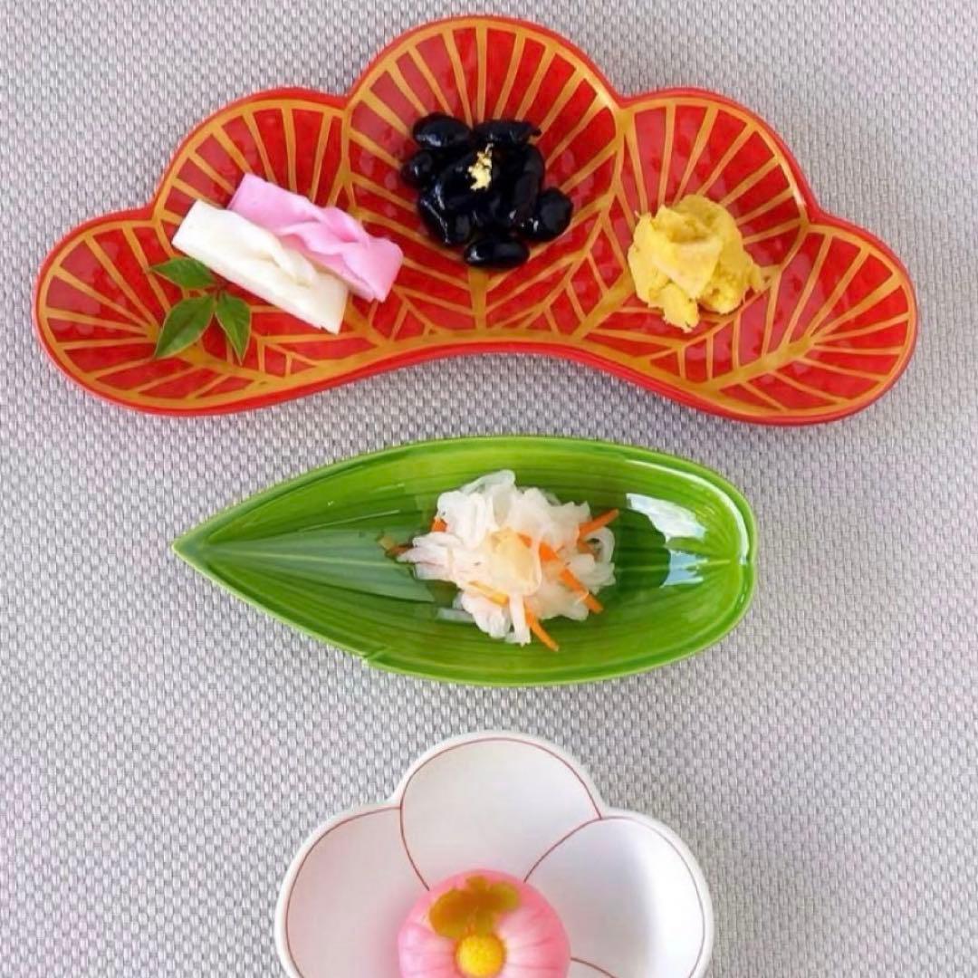 【新品】【大人気】錦赤金松葉形前菜皿３枚セット　縁起物