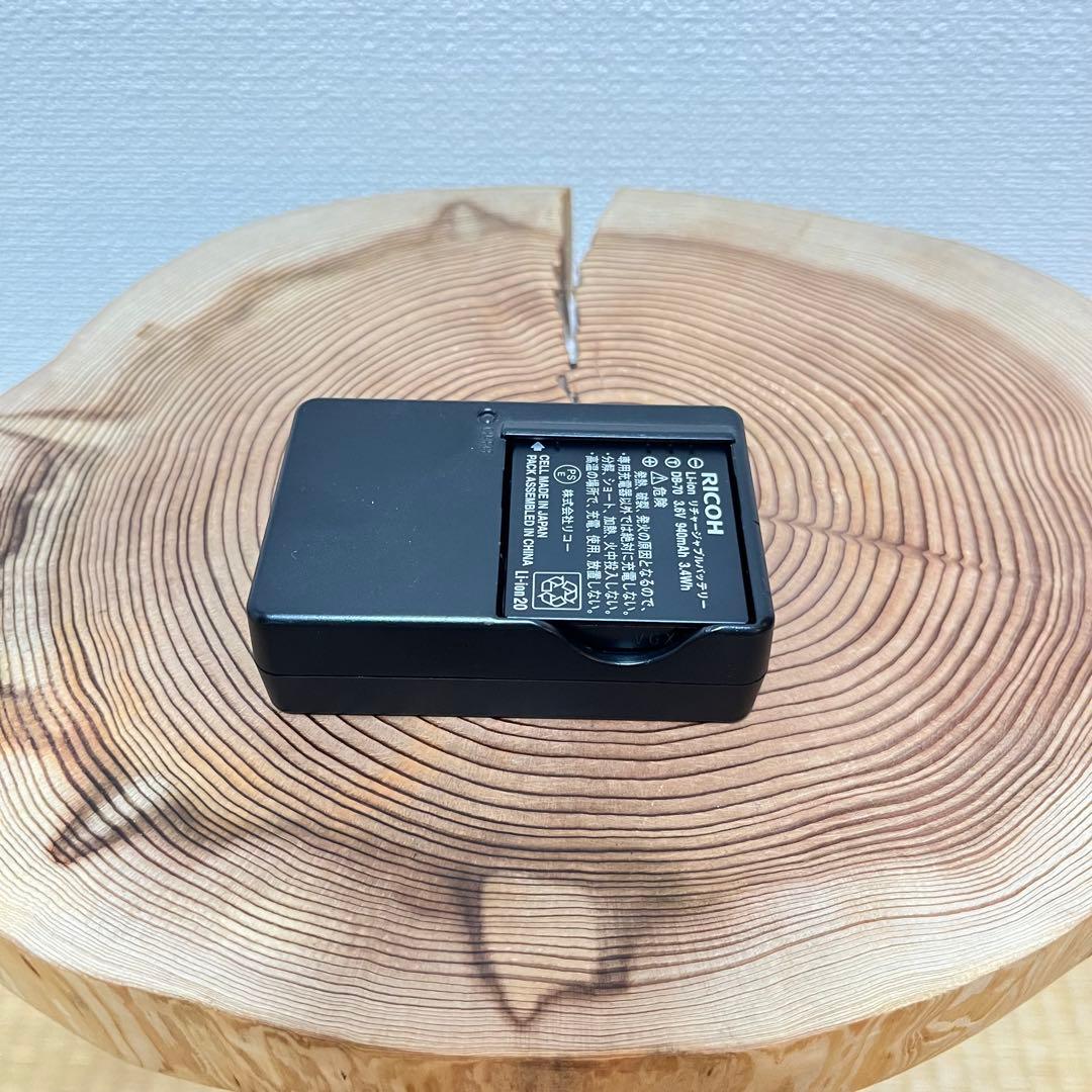 RICOH CX2 オールド コンデジ／動作品・レンズ内チリあり・付属品あり