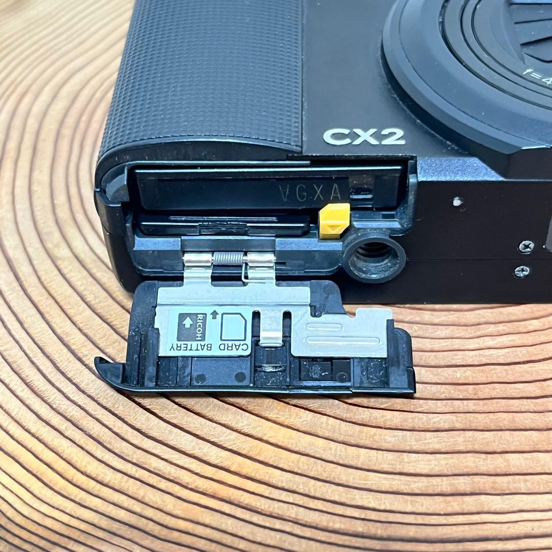 RICOH CX2 オールド コンデジ／動作品・レンズ内チリあり・付属品あり