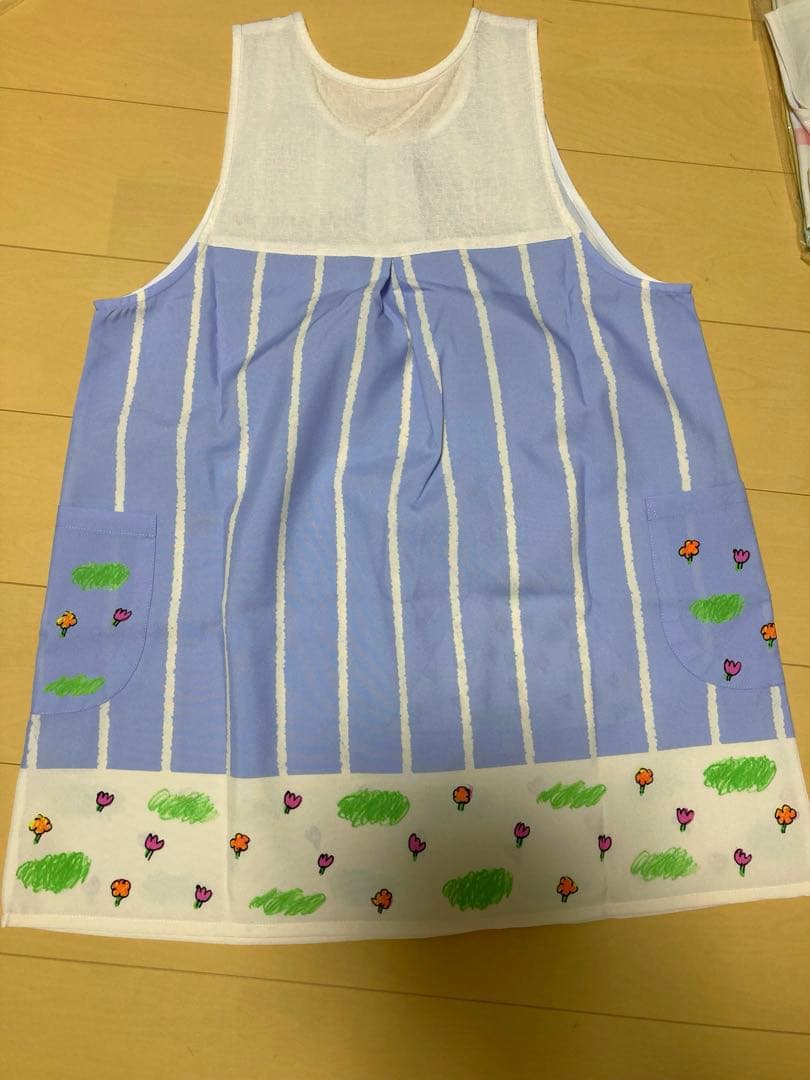 新品未使用　保育士エプロン　わたしのワンピース　お絵かきエプロン【パープル】