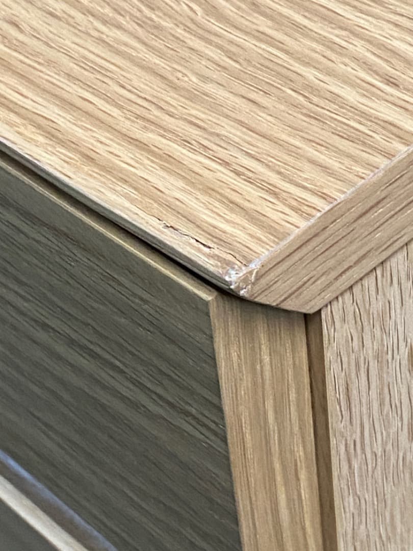 コンテ　リビングボード