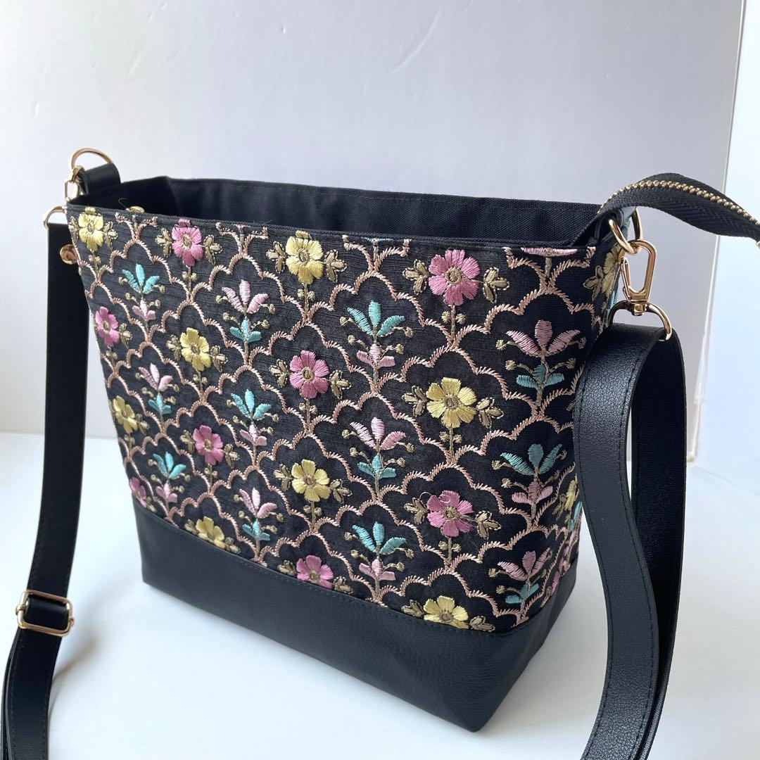 ⌘ Porte-Bonheur ⌘　ショルダーバッグ　インド刺繍なみなみ