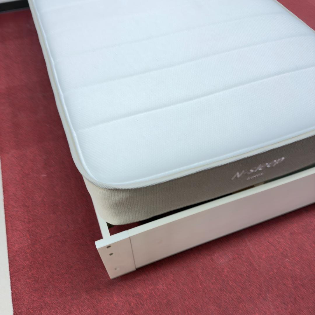 東京23区送料無料　超美品シングルベッド　充電電源有り　洗浄/除菌済み