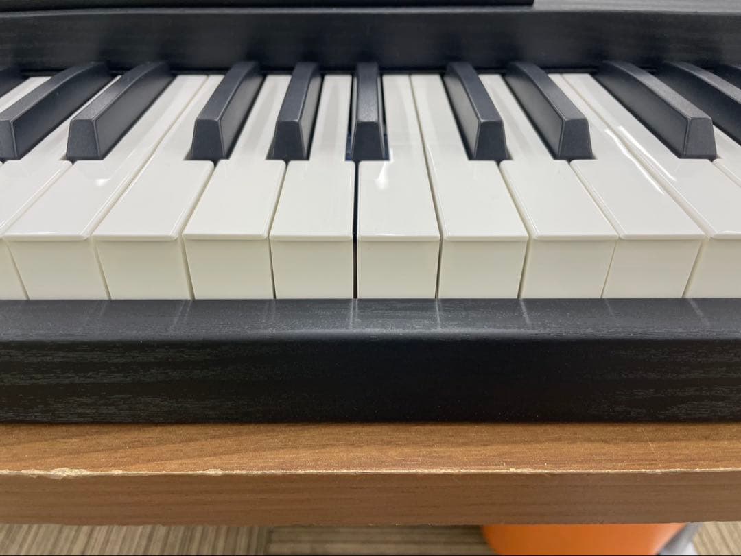 スタンド付き　電子ピアノ88鍵盤　給電タイプ　木目調ボディ　ブラック