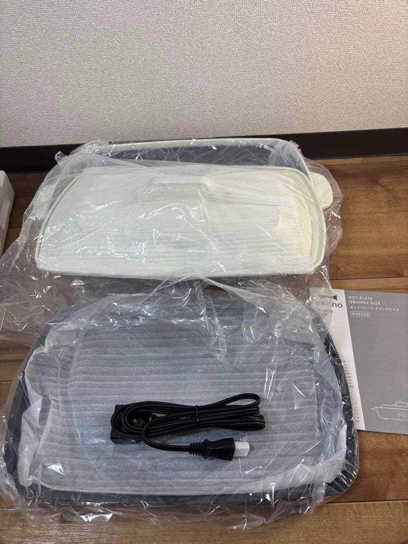 （未使用）BRUNO　ブルーノ　ホットプレート　グランデサイズ　ホワイト仕切鍋付