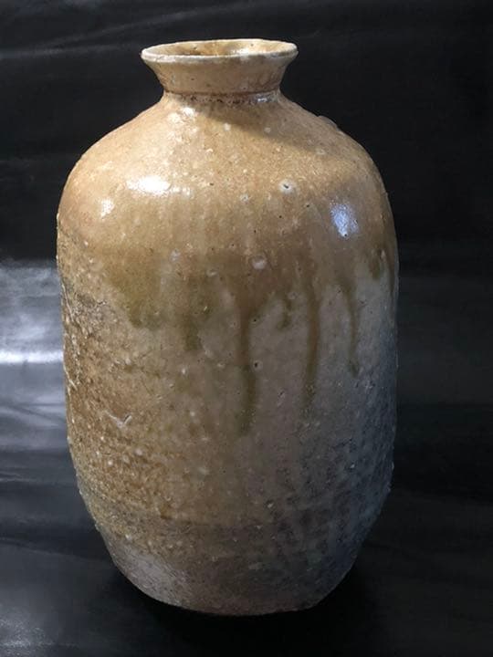 遺品整理◼️骨董収集家だった祖父のコレクションのお宝の特大サイズの壺、壷、花瓶