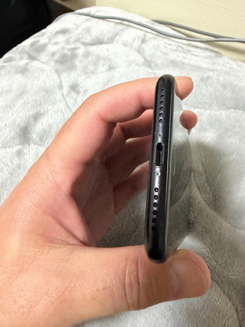 【美品】iPhoneSE 第2世代 64GB simフリー ブラック 修理歴無し