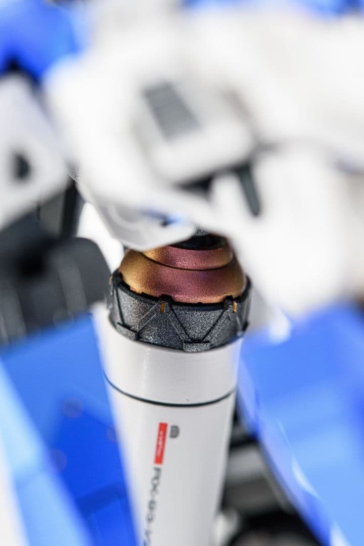 RG Hi-νガンダム 改修済全塗装完成品