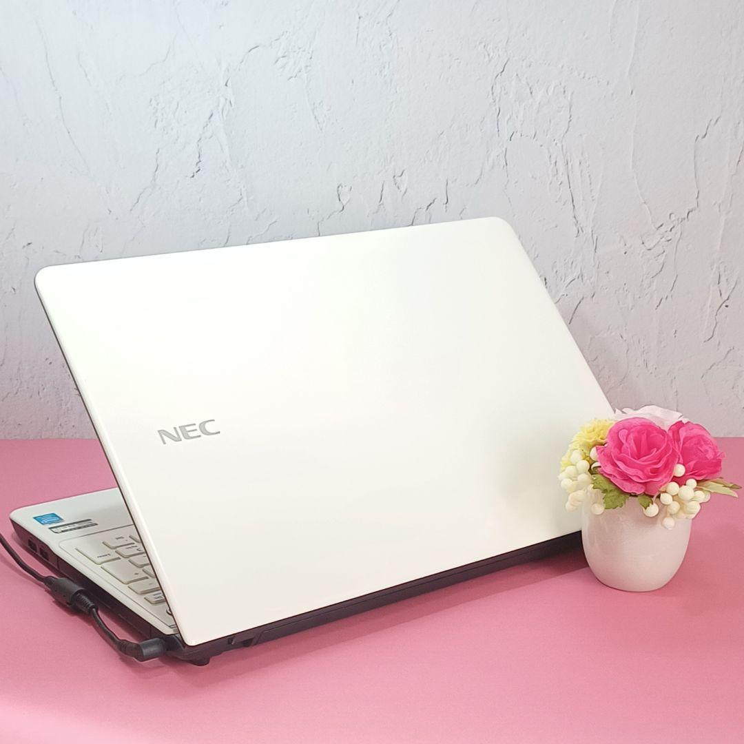 清楚ホワイト❣️初期設定済✨️薄型ノートパソコン✨️カメラ✨️オフィス付✨️