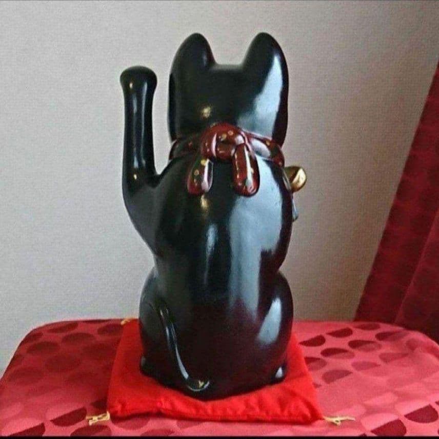 3/6迄特別値引✨吉祥江戸古色・疫病消除招き猫》黒猫左手上げ・座布団付現品限り