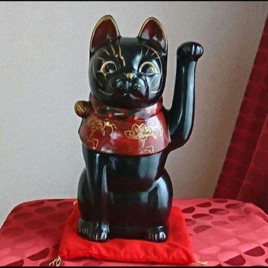 3/6迄特別値引✨吉祥江戸古色・疫病消除招き猫》黒猫左手上げ・座布団付現品限り