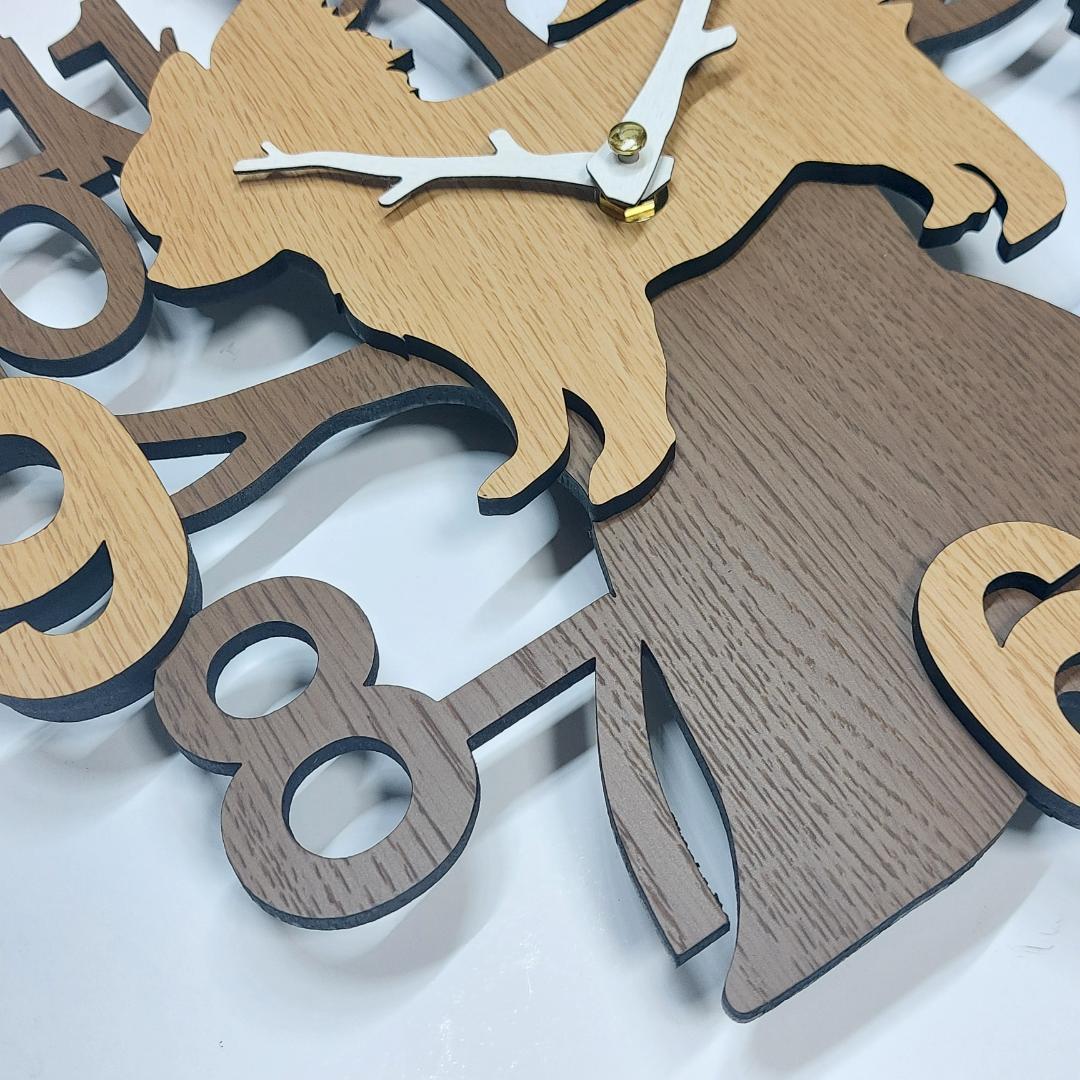 名入れ・文字入れ　木とワンちゃん　デザイン壁掛け静音時計 チワワ　ベージュ