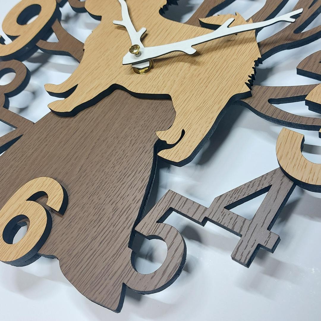 名入れ・文字入れ　木とワンちゃん　デザイン壁掛け静音時計 チワワ　ベージュ