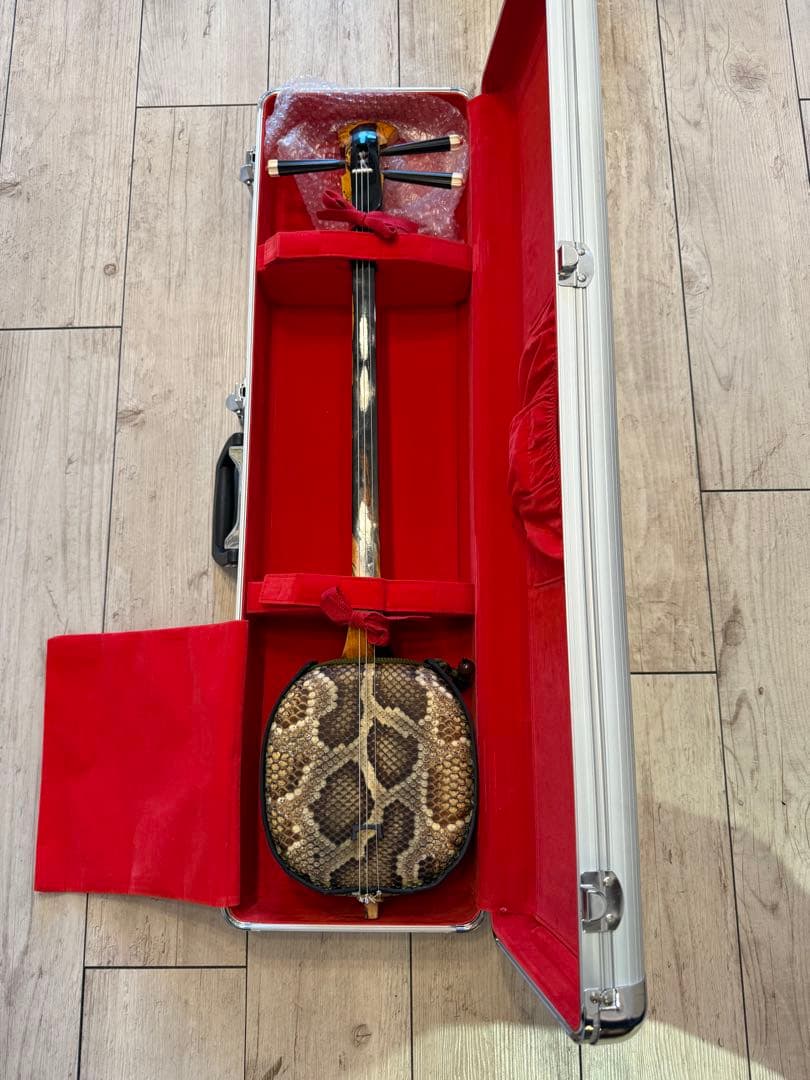 八重山黒木　漆塗り　三線