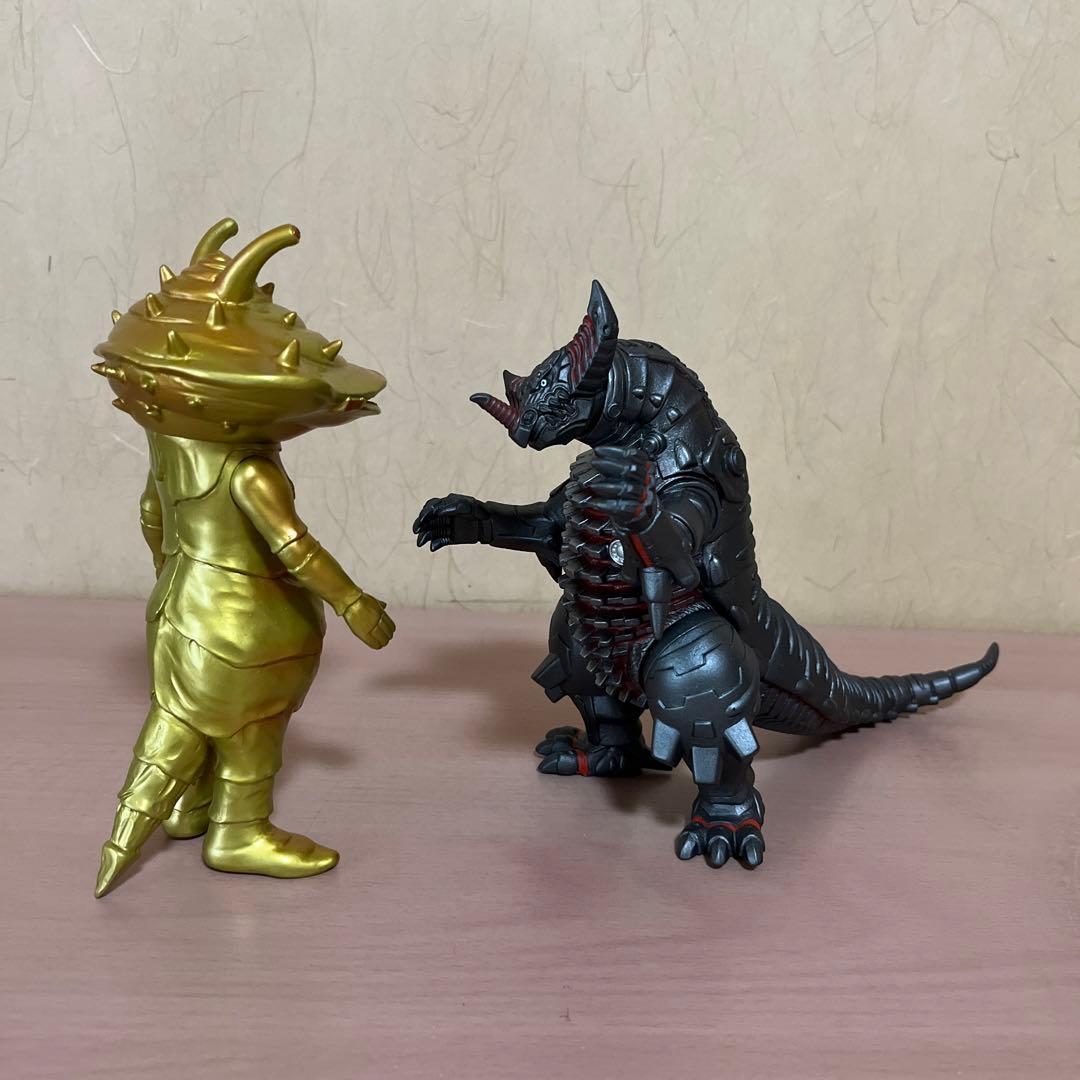 ⭐️希少・美品⭐️カネゴン 1983年、メカゴモラ 2010年　フィギュア／ソフビ