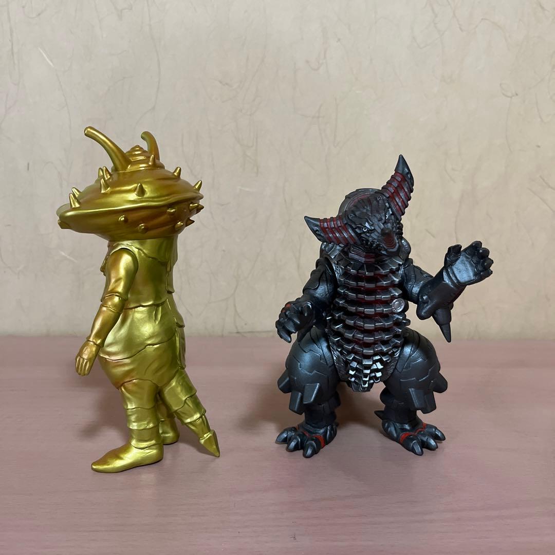 ⭐️希少・美品⭐️カネゴン 1983年、メカゴモラ 2010年　フィギュア／ソフビ